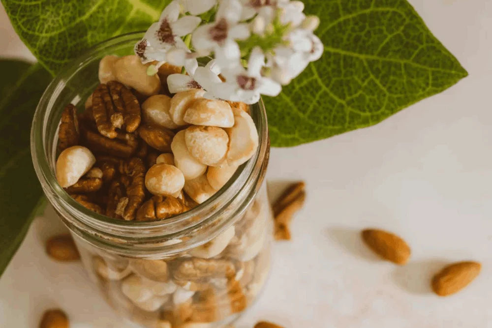 Noix et amandes naturelles ingrédients clean - noix de pécan, macadamia et amandes sans sucre dans les granolas Holy Blends